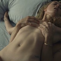 Evelyne Brochu nudes