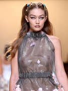 Gigi Hadid nude 3