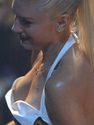 Gwen Stefani nude 25