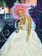 Gwen Stefani nude 30