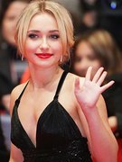 Hayden Panettiere nude 38