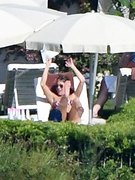 Jennifer Aniston nude 13