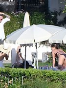 Jennifer Aniston nude 18