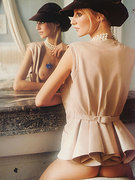 Jong Esther-De nude 4