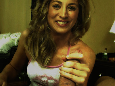Kaley Cuoco Hot Handjob Leaked