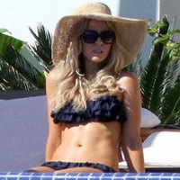 Kate Beckinsale Hot Bikini Pictures