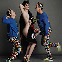 Katy Perry shows perfect butt