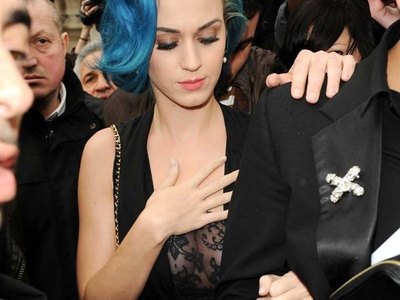 Katy Perry exposes her breasts