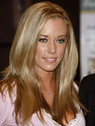Kendra Wilkinson nude 18