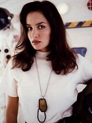 Kristen Cloke nude 9