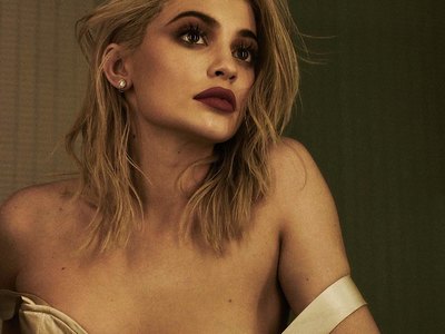Kylie Jenner sexy lingerie