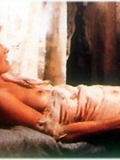 Laura Dern nude 21
