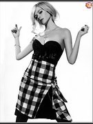 Lavigne Avril nude 54