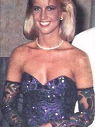 Linda De-Mol nude 4