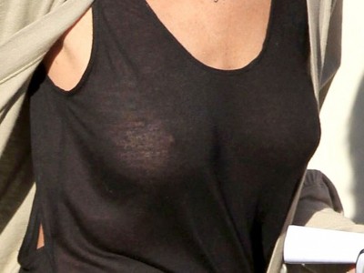 Lindsay Lohan braless pics!