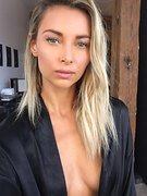 Ludi Delfino nude 13