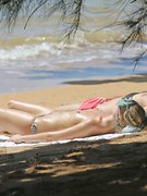 Margot Robbie nude 3