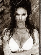 Maria-Grazia Cucinotta nude 17