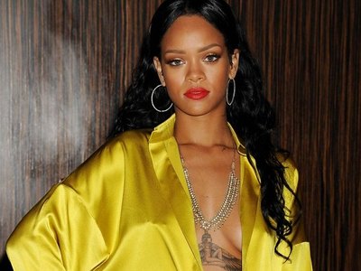 Bold sexy outfit of sexy Rihanna shocks the public!
