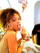 Rihanna nude 7