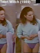 Robin Lively nude 0