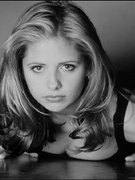 Sarah Michelle Gellar nude 79