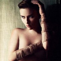 Scarlett Johansson reveals her beautiful breasts