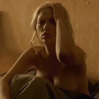 Scarlett Johansson teases us in ‘Vicky Cristina Barcelona’