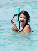 Selena Gomez nude 11
